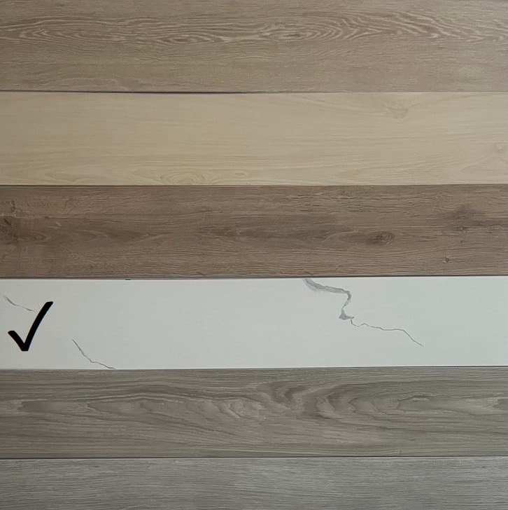 White Marble Vein - Spc Flooring - 2.2 M² Pack - 007 11 أرضيات رخام أبيض مع عروق رمادية، قائمة أسعار الحجر البلاستيكي المركب في دبي وأبو ظبي والشارقة