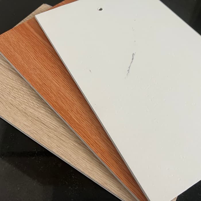 White Marble Vein - Spc Flooring - 2.2 M² Pack - 007 9 أرضيات رخام أبيض مع عروق رمادية، قائمة أسعار الحجر البلاستيكي المركب في دبي وأبو ظبي والشارقة