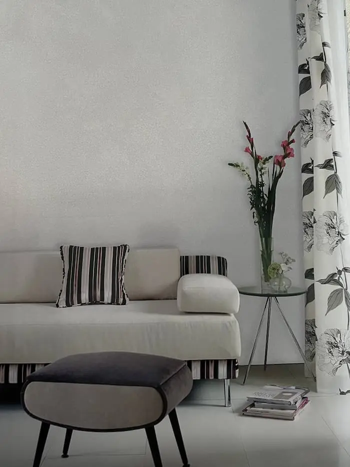 عرض خاص على ورق جدران رخيص في دبي، الشارقة، سوق التنين، بيع بالجملة، لون أبيض بسيط